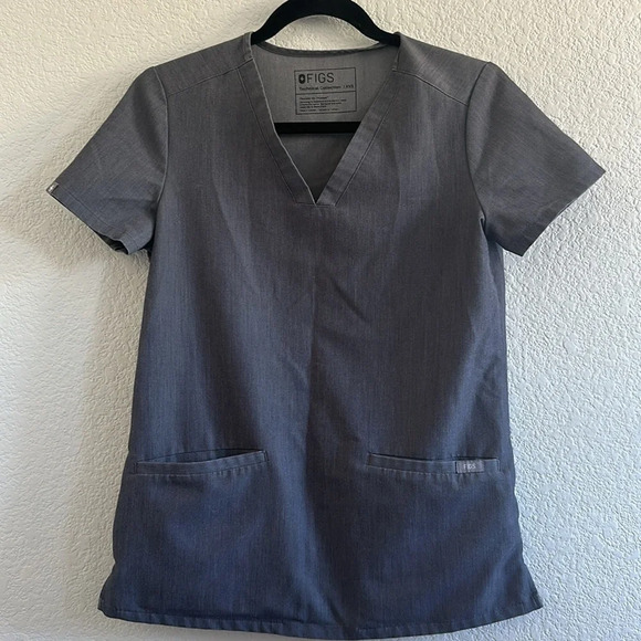 FIGS Casma Three-Pocket Scrub Top for Women – Graphite - Picture 3 of 7